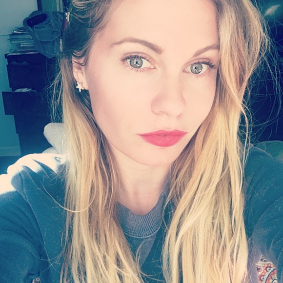 Meet your Posher, Brenda - Picture 2 of 3